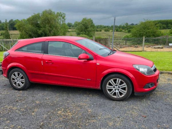 Opel Astra Hatchback, Petrol, 2008, Red