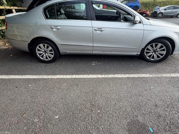 Volkswagen Passat Saloon, Diesel, 2009, Silver