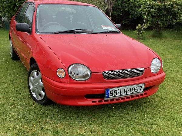Toyota Corolla Saloon, Petrol, 1999, Red
