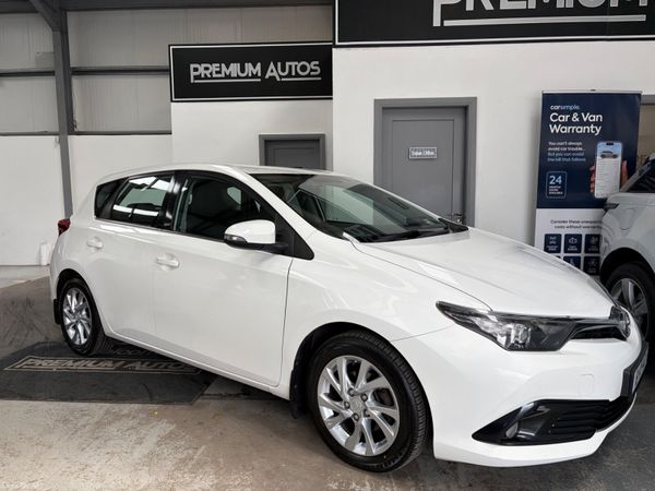 Toyota Auris Hatchback, Diesel, 2016, White