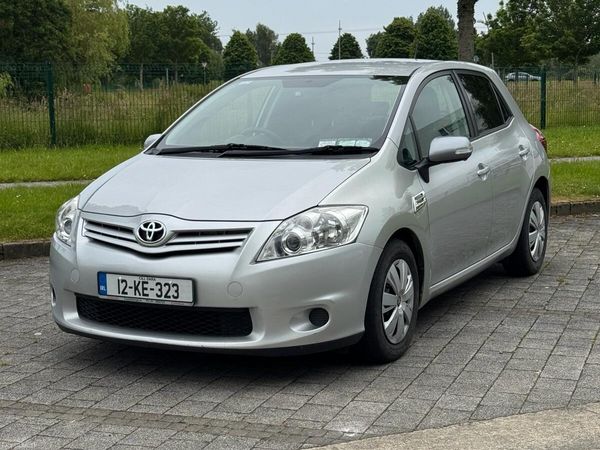 Toyota Auris Hatchback, Diesel, 2012, Silver