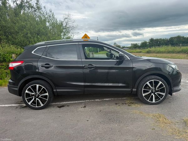 Nissan Qashqai Hatchback, Diesel, 2015, Black