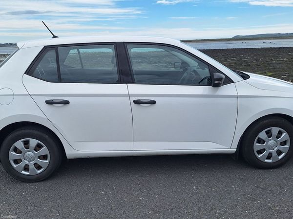 Skoda Fabia Hatchback, Petrol, 2016, White
