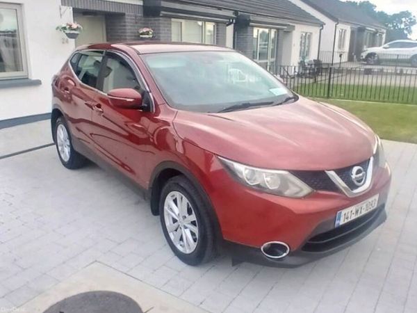 Nissan Qashqai Hatchback, Diesel, 2014, Red