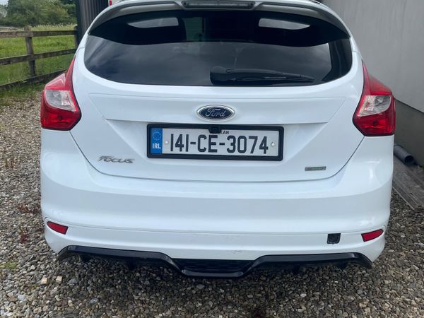 Ford Focus Hatchback, Petrol, 2014, White
