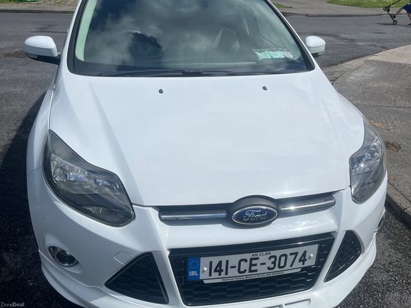 Ford Focus Hatchback, Petrol, 2014, White