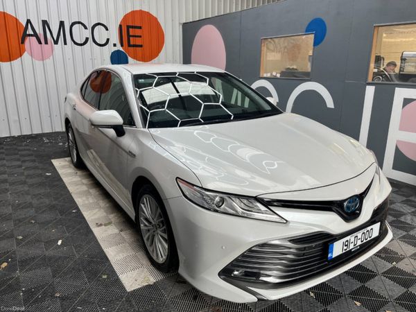 Toyota Camry Saloon, Petrol, 2019, White