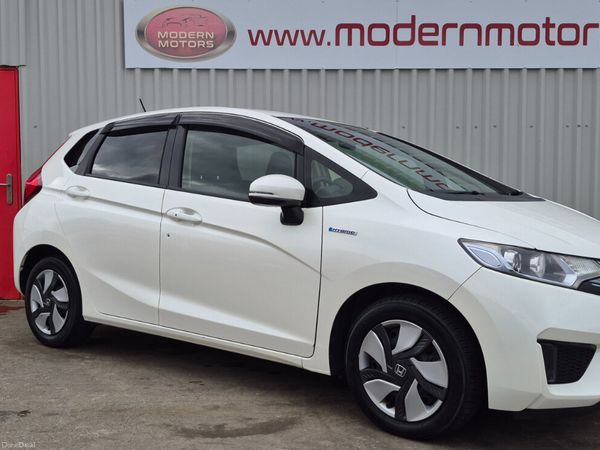 Honda Fit Hatchback, Petrol Hybrid, 2015, White