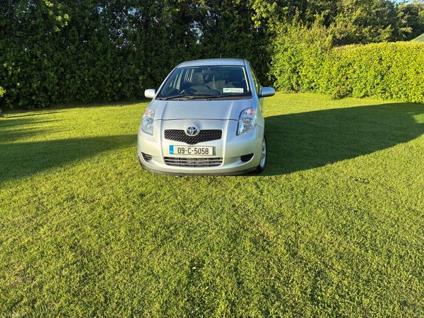 Toyota Yaris Hatchback, Petrol, 2009, Silver