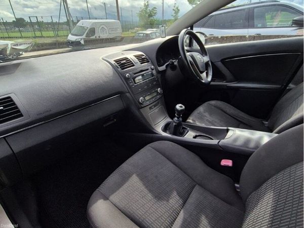Toyota Avensis Saloon, Petrol, 2009, Silver