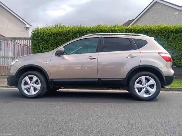 Nissan Qashqai Hatchback, Diesel, 2012, Beige