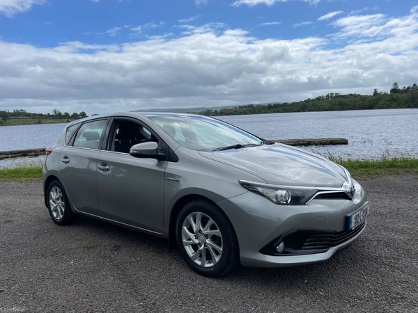 Toyota Auris MPV, Petrol Hybrid, 2015, Grey