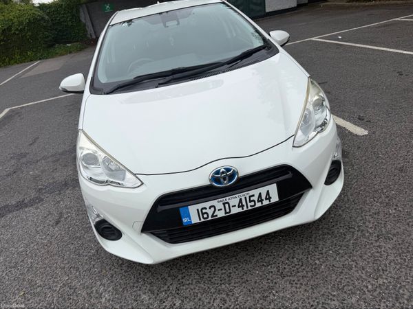 Toyota Aqua Hatchback, Petrol Hybrid, 2016, White