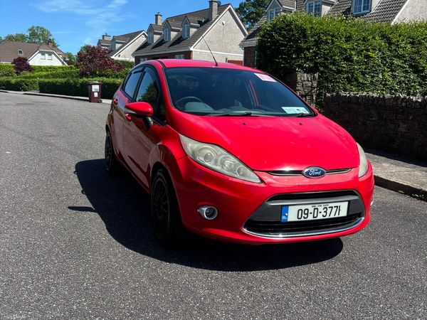 Ford Fiesta Hatchback, Petrol, 2009, Red