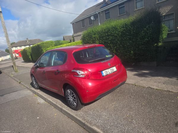 Peugeot 208 Hatchback, Petrol, 2013, Red