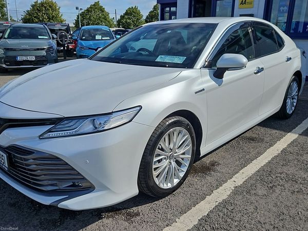 Toyota Camry Saloon, Petrol Hybrid, 2019, White