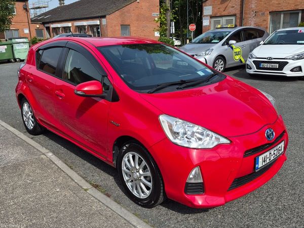 Toyota Aqua Hatchback, Petrol Hybrid, 2014, Red