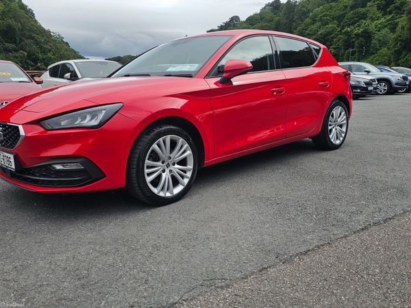 SEAT Leon Hatchback, Petrol, 2021, Red