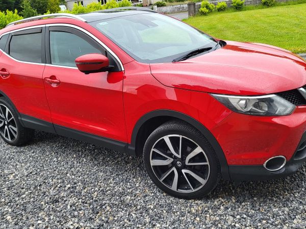 Nissan Qashqai Hatchback, Diesel, 2016, Red