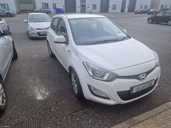 Hyundai i20 Hatchback, Diesel, 2013, White