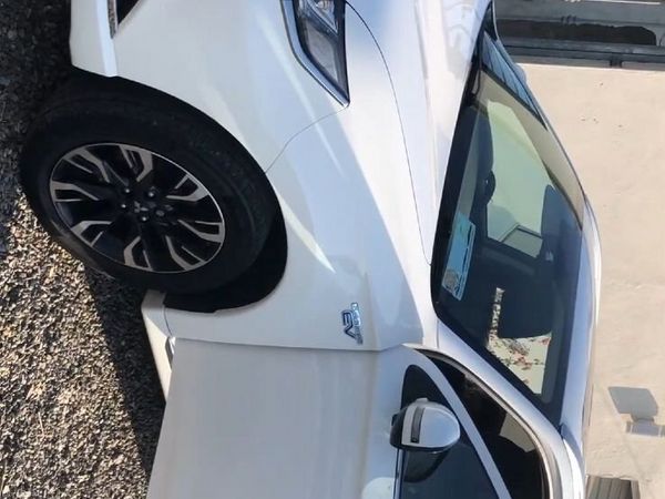 Mitsubishi Outlander SUV, Petrol Plug-in Hybrid, 2016, White