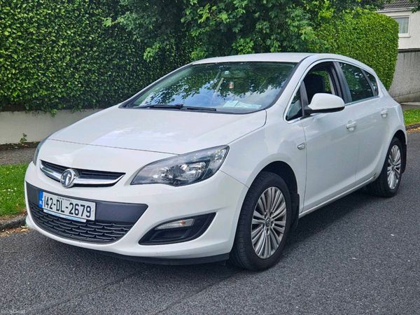 Vauxhall Astra Hatchback, Diesel, 2014, White