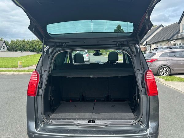 Peugeot 5008 MPV, Diesel, 2014, Grey