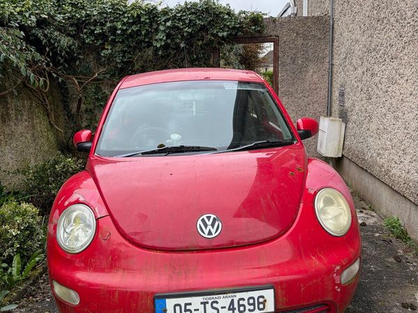 Volkswagen Beetle Hatchback, Petrol, 2005, Red