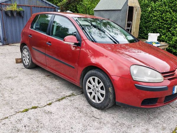 Volkswagen Golf Hatchback, Petrol, 2004, Red