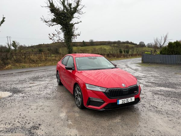 Skoda Octavia Saloon, Diesel, 2021, Red