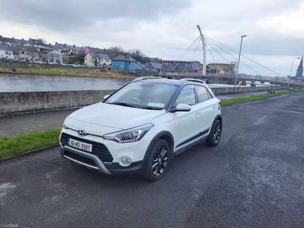 Hyundai i20 Hatchback, Petrol, 2016, White