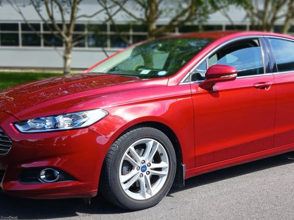Ford Mondeo Hatchback, Diesel, 2016, Red