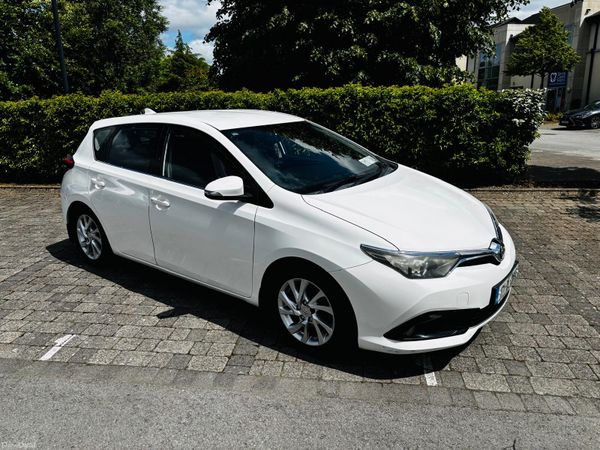 Toyota Auris Hatchback, Diesel, 2017, White