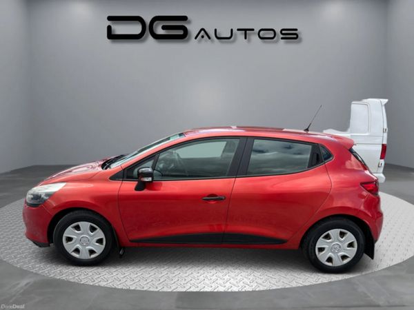 Renault Clio Hatchback, Petrol, 2013, Red
