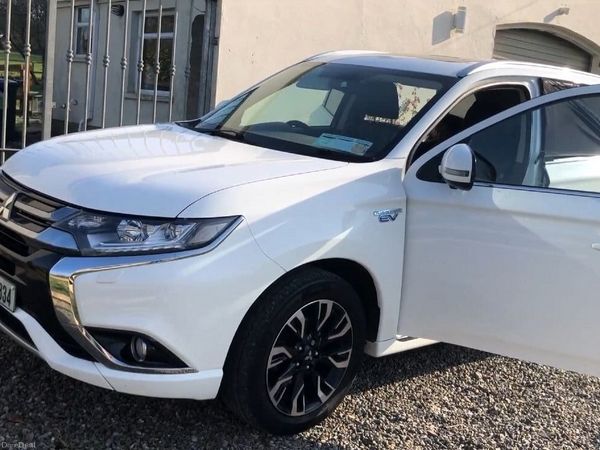 Mitsubishi Outlander SUV, Petrol Plug-in Hybrid, 2016, White