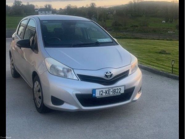 Toyota Yaris Hatchback, Petrol, 2012, Silver