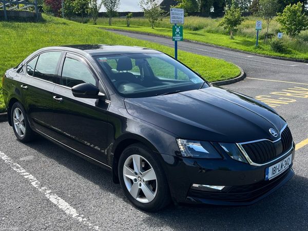 Skoda Octavia Saloon, Diesel, 2018, Black