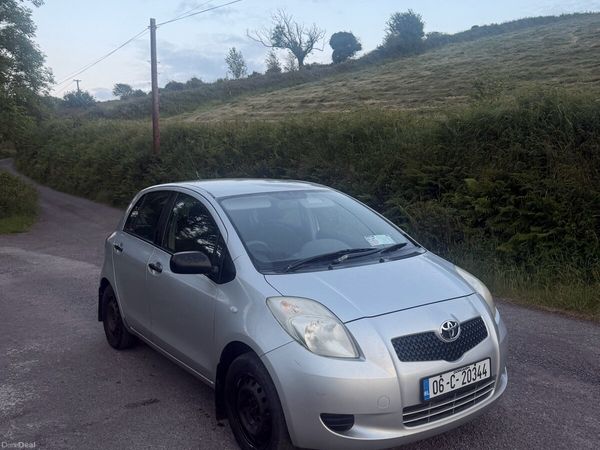 Toyota Yaris Hatchback, Petrol, 2006, Silver