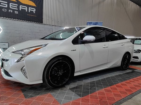 Toyota Prius Saloon, Petrol Hybrid, 2017, White