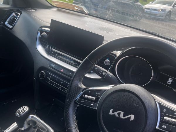 Kia Ceed Hatchback, Diesel Hybrid, 2023, Grey