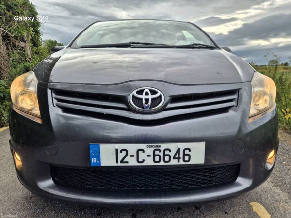 Toyota Auris Hatchback, Diesel, 2012, Grey