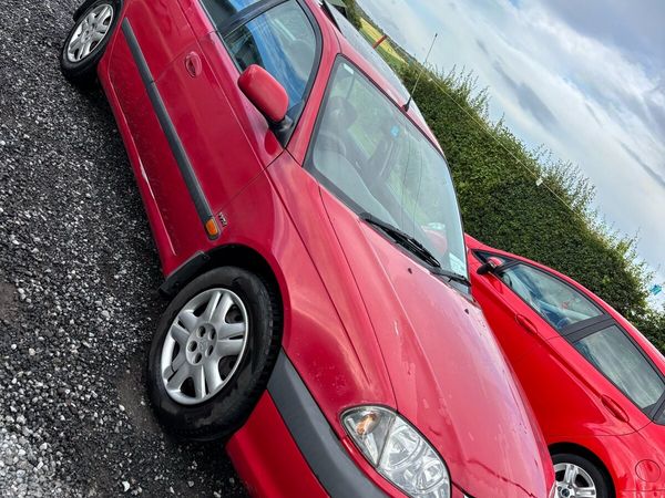 Toyota Avensis Saloon, Petrol, 2002, Red