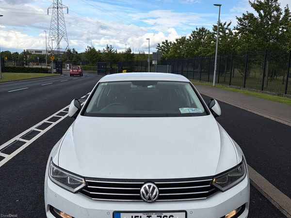 Volkswagen Passat Saloon, Diesel, 2015, White