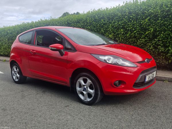 Ford Fiesta Hatchback, Petrol, 2011, Red