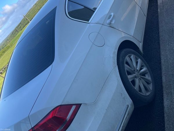 Volkswagen Passat Saloon, Diesel, 2013, White