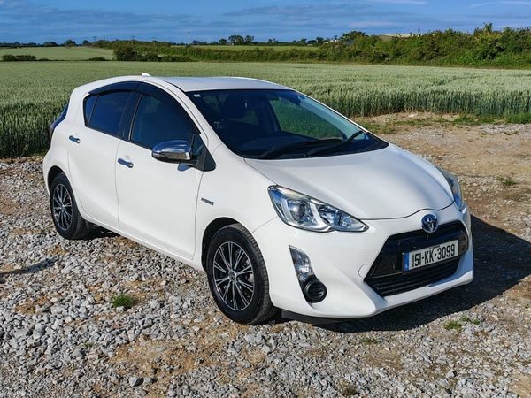 Toyota Aqua Hatchback, Petrol Hybrid, 2015, White
