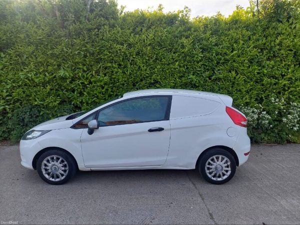 Ford Fiesta Hatchback, Diesel, 2011, White