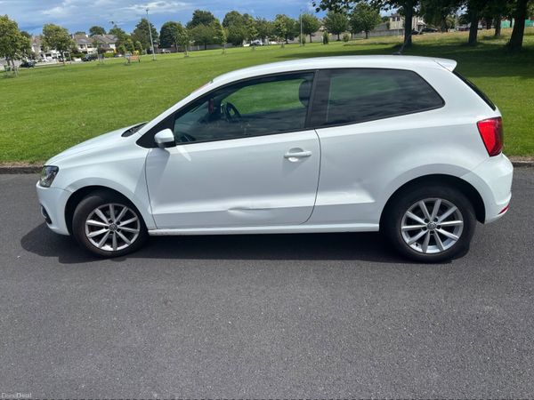 Volkswagen Polo Hatchback, Petrol, 2016, White