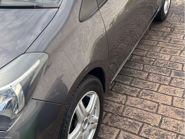 Toyota Yaris Hatchback, Petrol, 2015, Grey