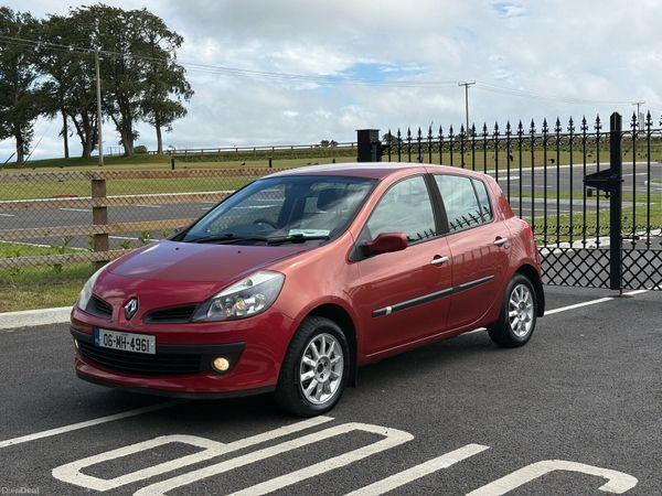 Renault Clio Hatchback, Petrol, 2006, Red